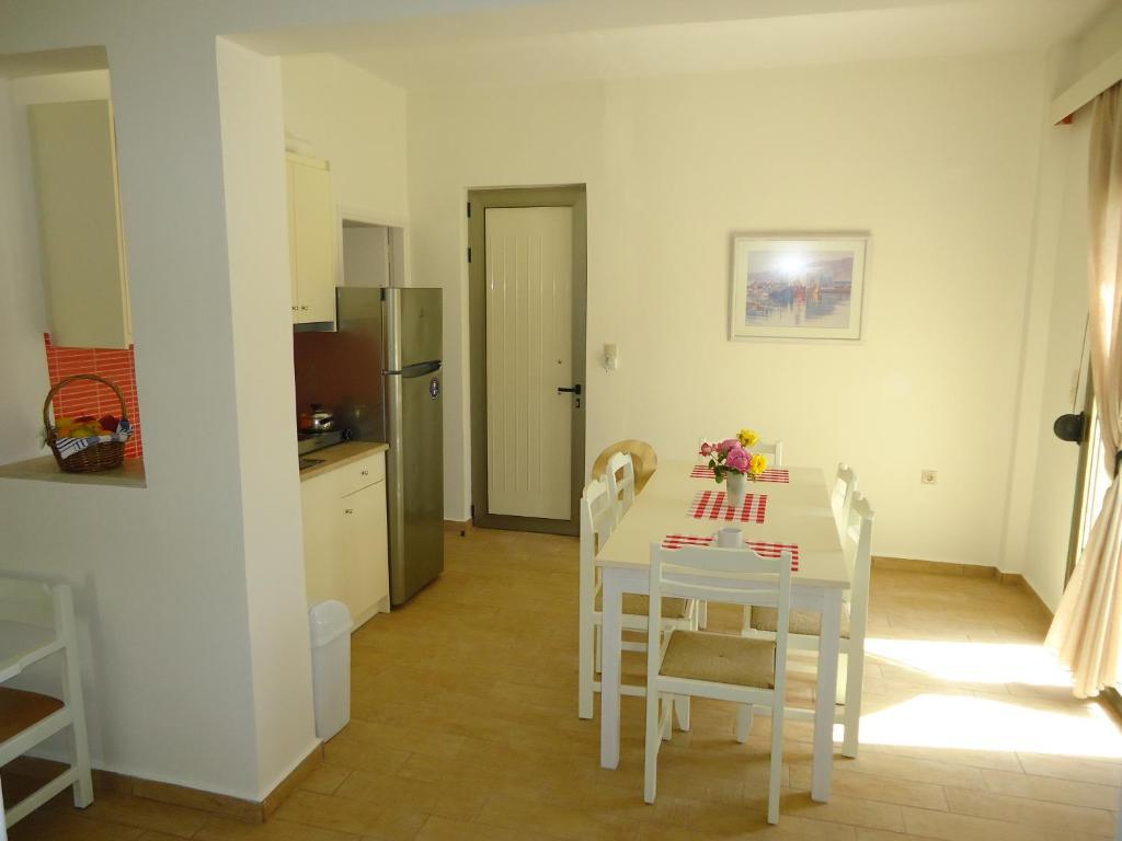 Almyra Apartments & Suites Sfáka Habitación foto